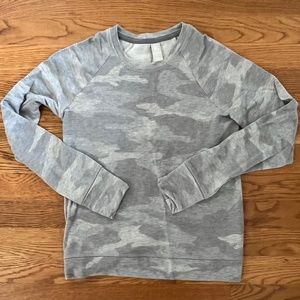 Athlete Cross Your Fingers Gray Camo Sweatshirt Size L - 12